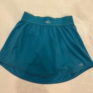 Alo Yoga Match Point Tennis Skort in Turquoise